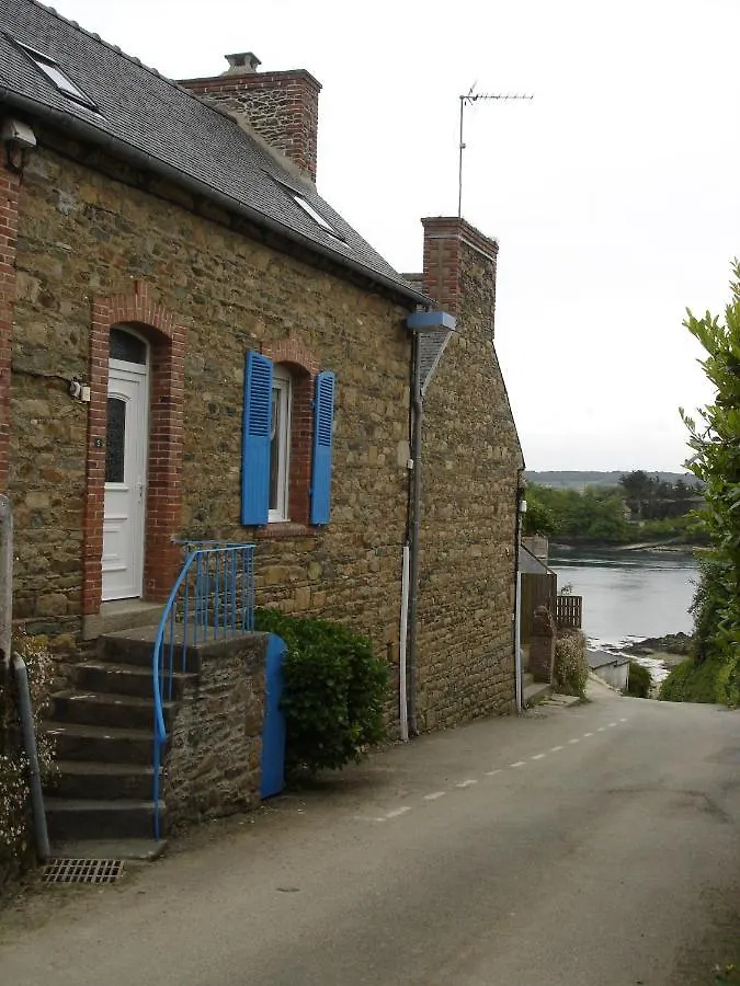 Holiday home Le Gite De La Plage Lezardrieux France